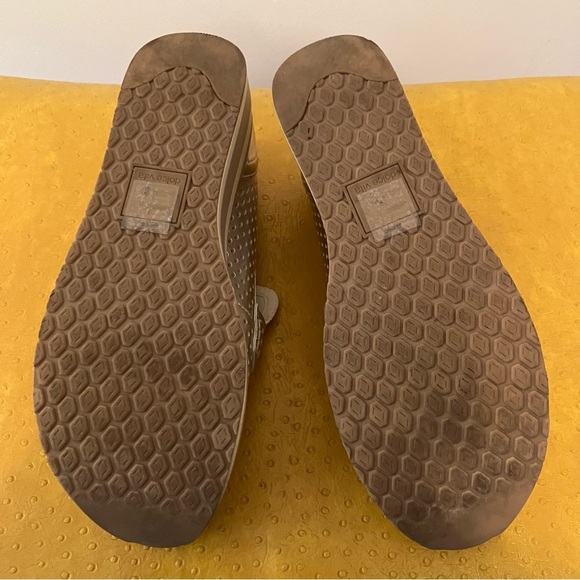 Dolce Vita Janine Slip-On Platform Loafer Sneaker Perforated Softwaves Gold 9.5 - Picture 10 of 10